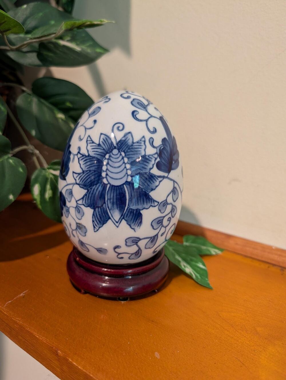 Vintage Blue White Porcelain Egg Peony Vine Chinoiserie Wood Stand 6"